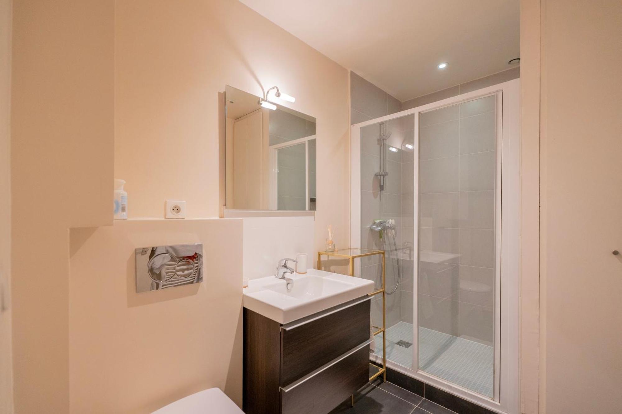 Chic Monceau Retreat Apartment Paris